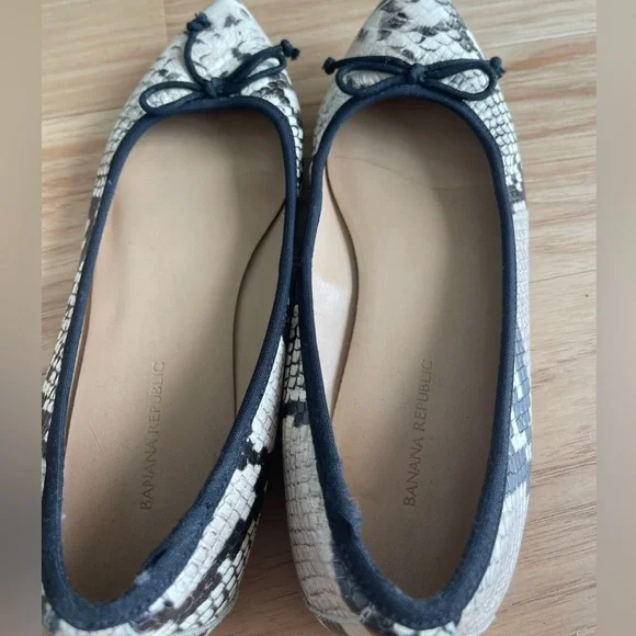 Banana Republic Snake Skin Bow Flats - Picture 2 of 7